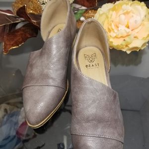 BEAST Grey flats Size 6